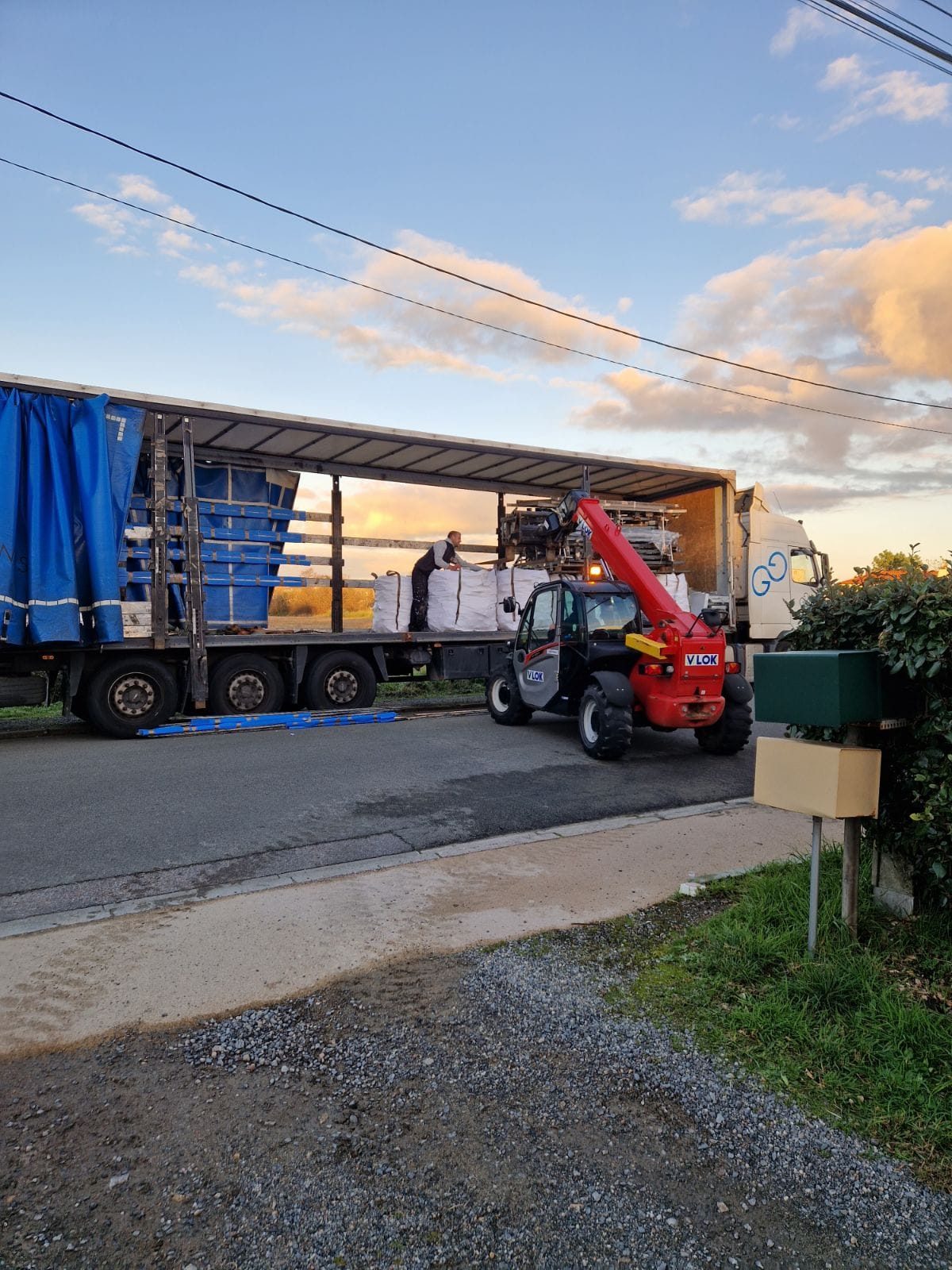 Livraison de pavés en big bags par chariot télescopique